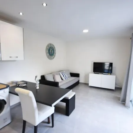 Book Jet - Ursula Top Floor & Speedy Wifi Appartamento *